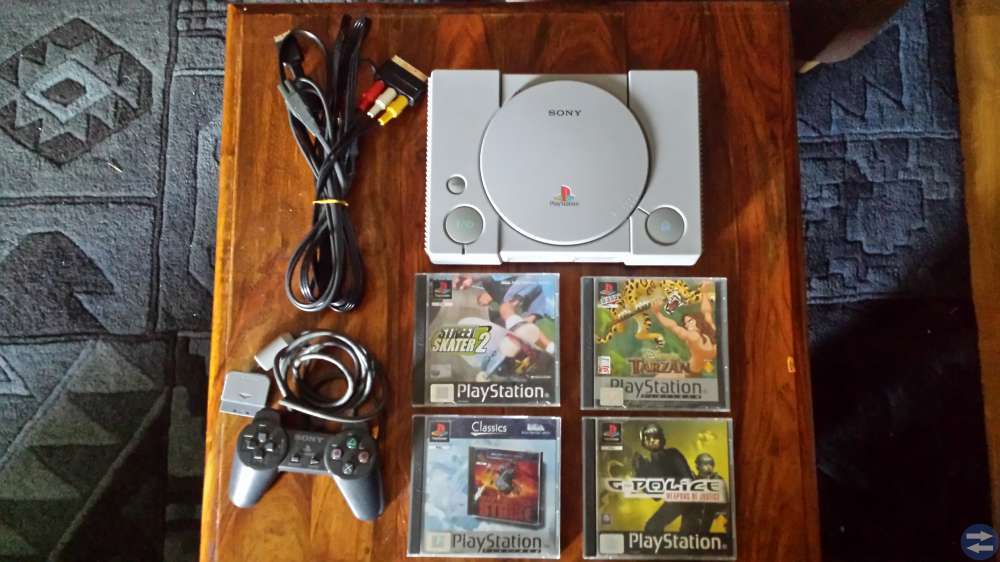 Playstation 1 med 1 Hk samt 5 spel
