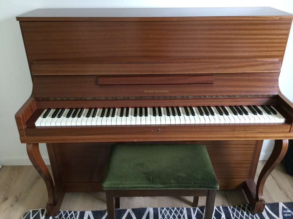 Piano, bortskänkes mot avhämtning