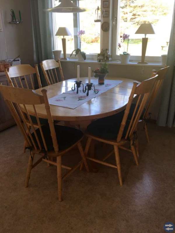 Köksbord med 6 stolar