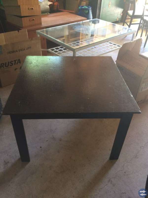 Hemmabyggt målat soffbord