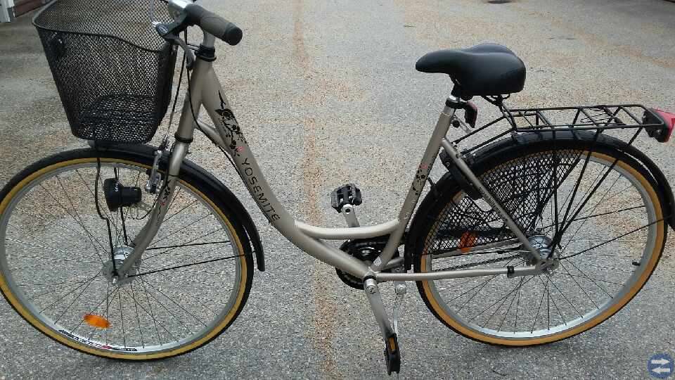 Välvårdad damcykel