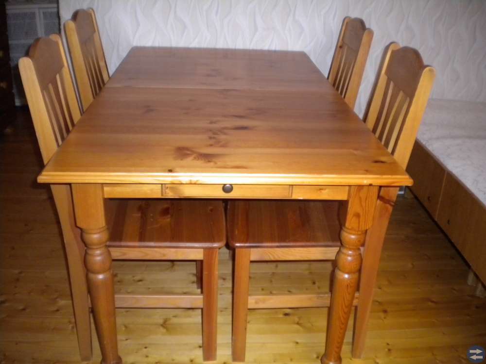 Fint köksbord m lådor kortsida + 4 stolar furu