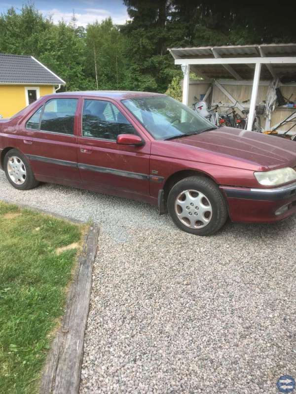 Peugeot 605 gold