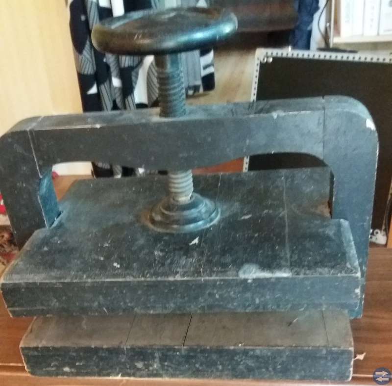 Antik växtpress