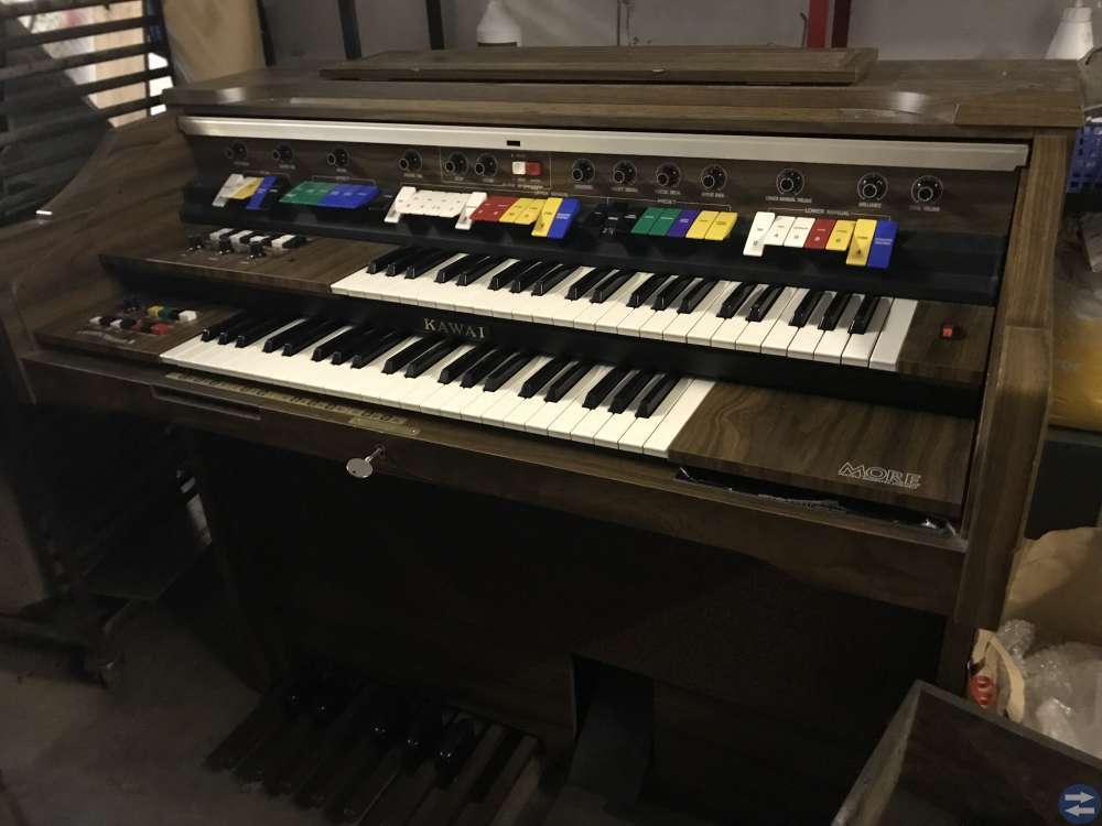 Orgel KAWAI m inbyggt Leslie