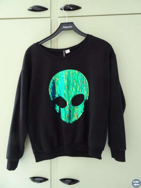 Tröja med alien huvud i paljetter