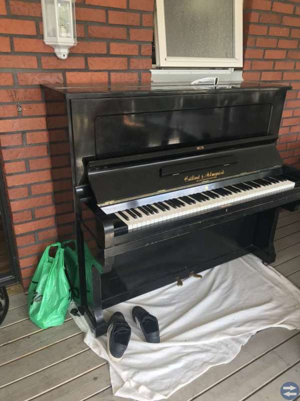 Svart piano