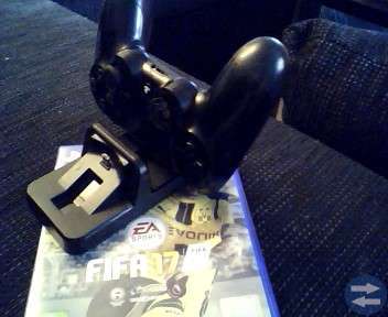 Dualshock 4, Charge dock och Fifa 17 för PS4.