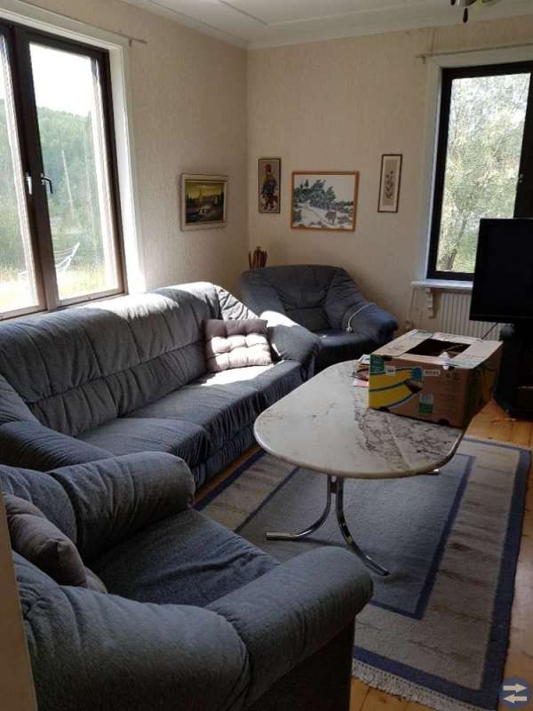 3 sitssoffa med 2st Fåtöljer bord och matta