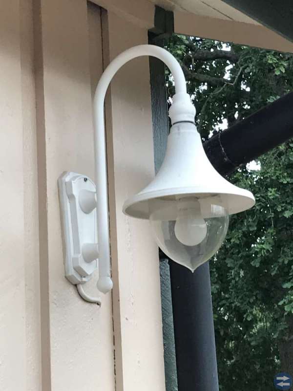 Plastkupa till utelampa sökes/lampa köpes.