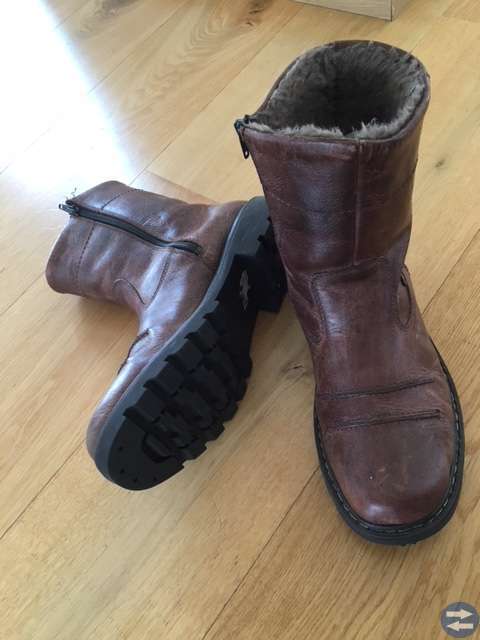 Herrstövlar, fodrade i bra skick. Storlek 43.