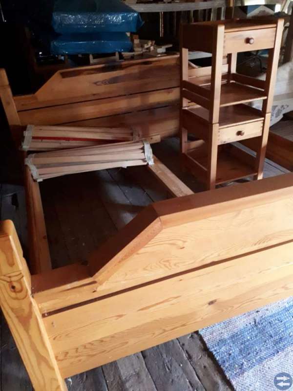 Dubbelsäng 180cm och sängbord