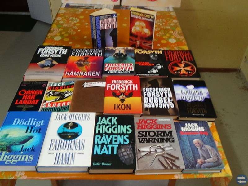 Böcker Frederick Forsyth och Jack Higgins