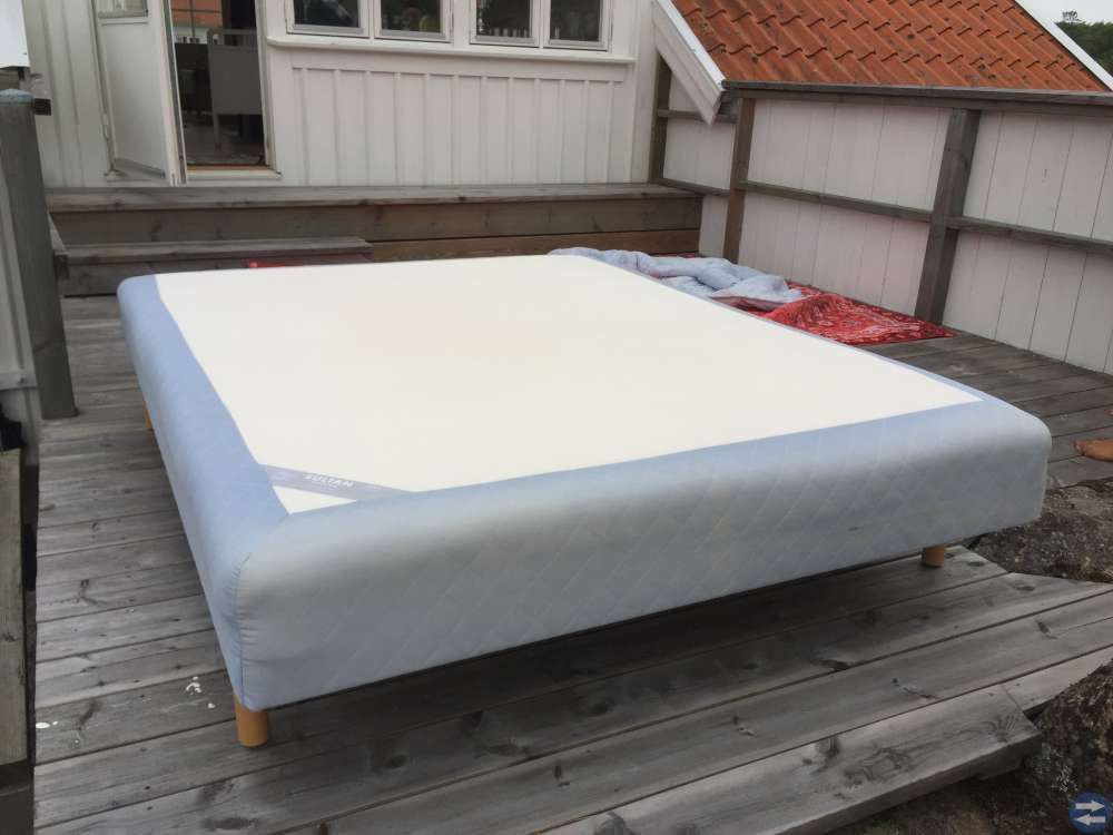 Säng 160 cm, resårbotten Sultan med ben