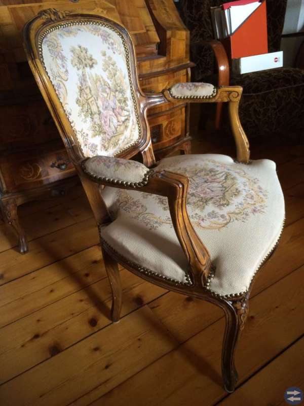 Två karmstolar (+ soffa) i nyrokokostil