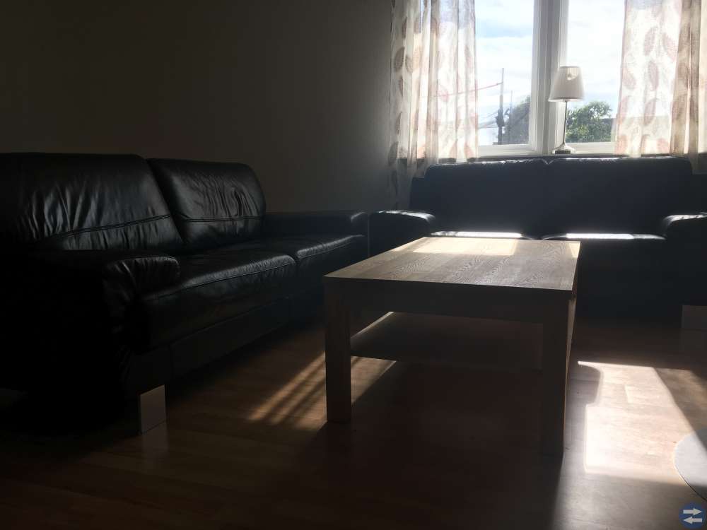 1 st 3-sits och 1 st 2-sits soffa plus soffbord