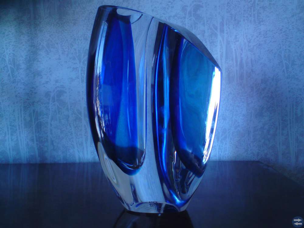 GLASVAS KOSTA BODA