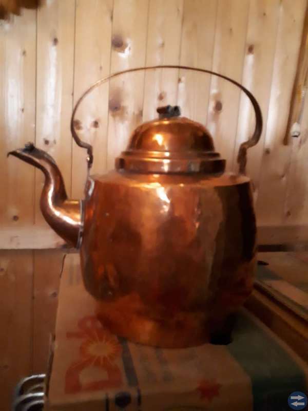 Gammal kaffepanna av koppar