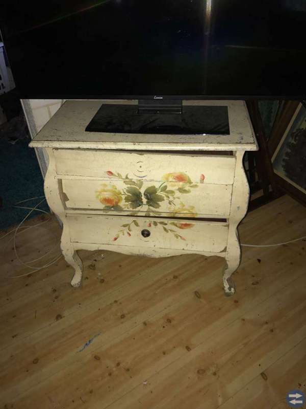 Liten unik Danskimporterad byrå