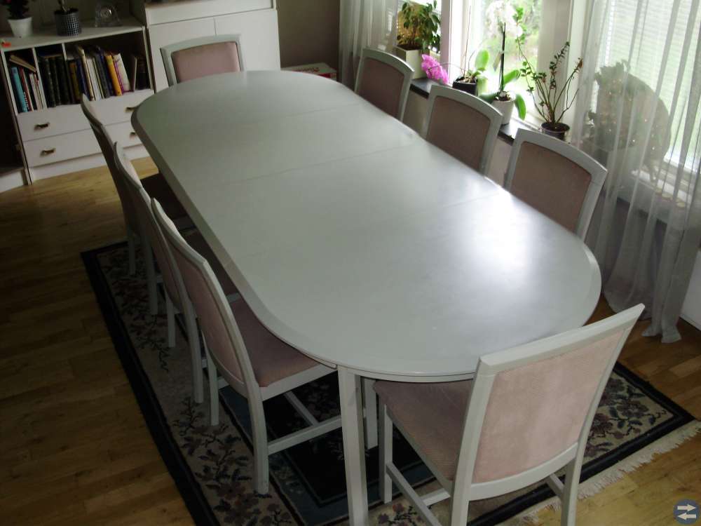 Ovalt bord