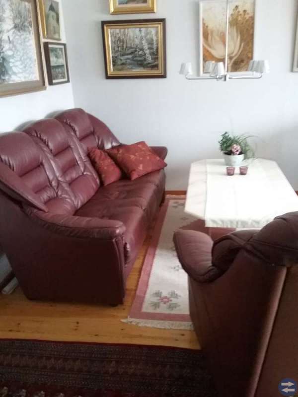 Soffa + 2 fåtöljer samt soffbord