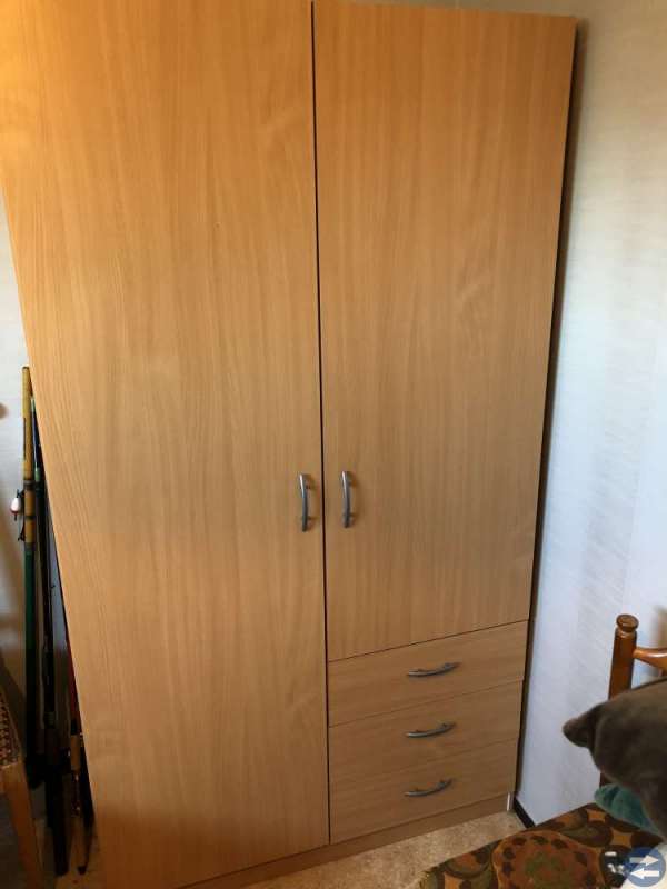 GARDEROB I BRA SKICK SÄLJES 150KR