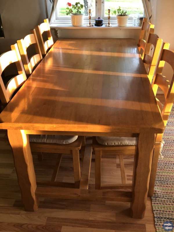 Köksbord med stolar