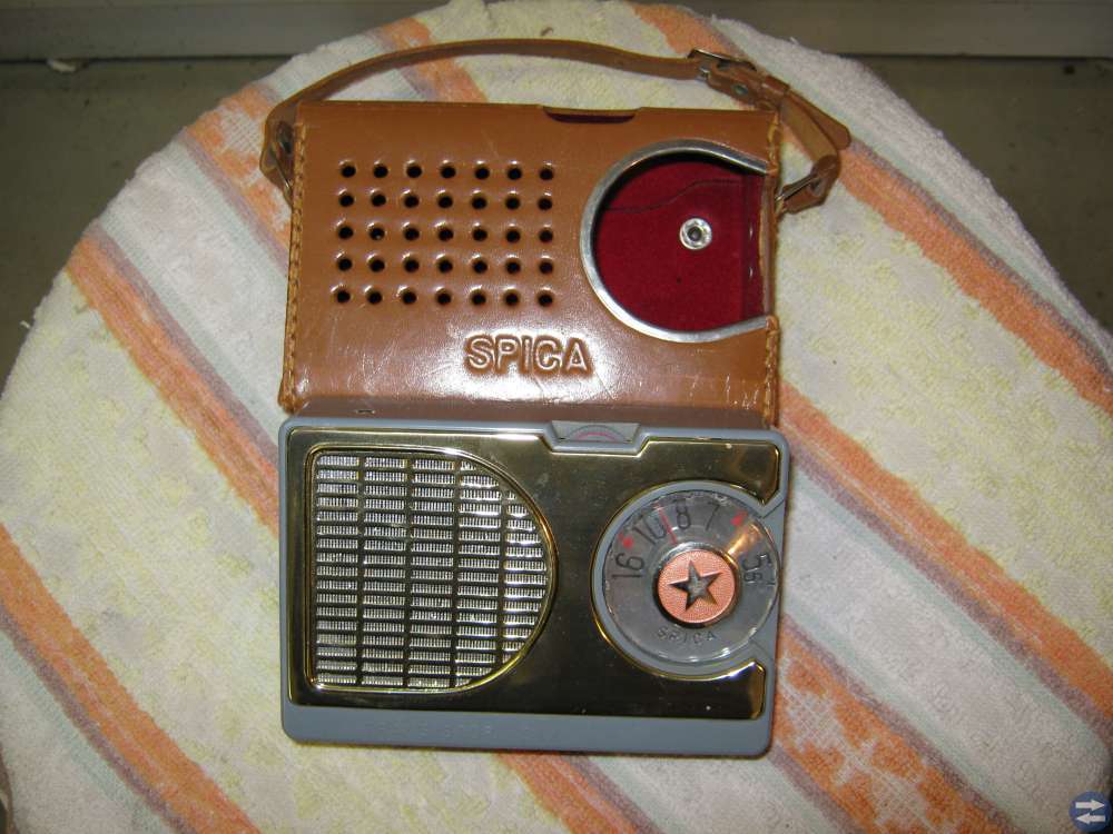 GAMMAL LITEN SPICA TRANSISTORRADIO.