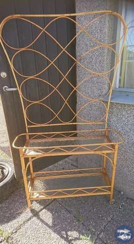 Fin Rotting Blombord Med Spalje