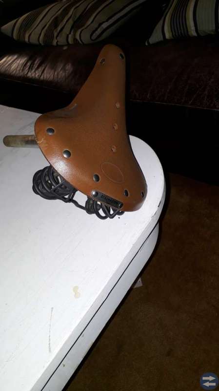 Stålhästen, skinnsadel.