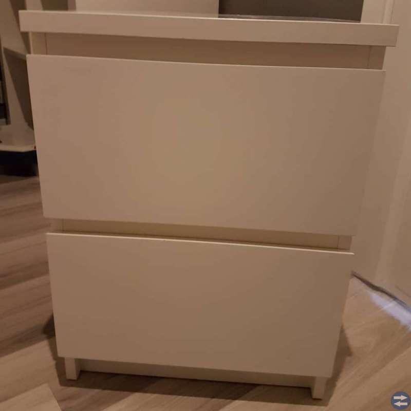 Malm byrå med 2 lådor