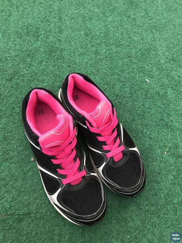 Sneakers 37