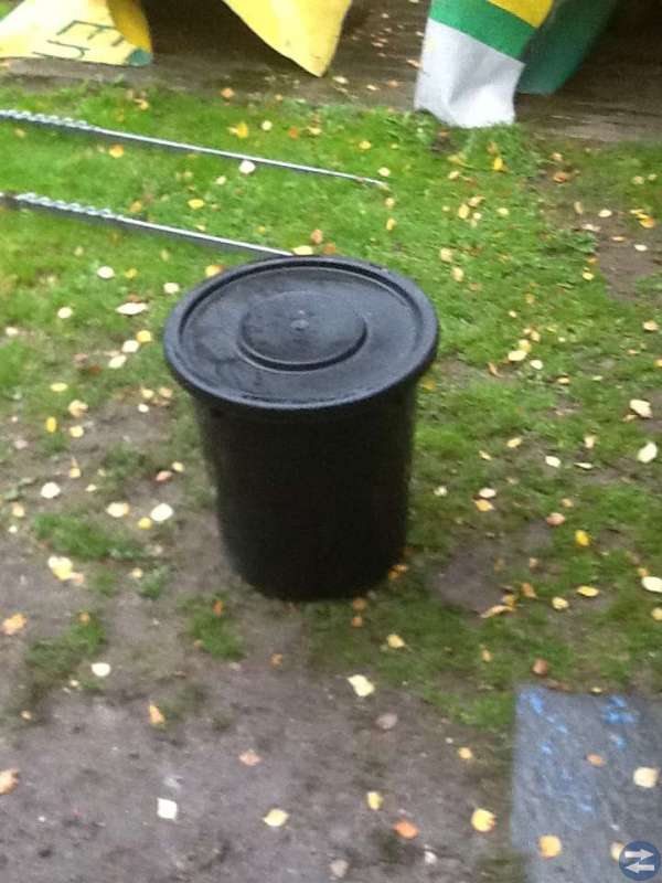 Plasttunnor med lock