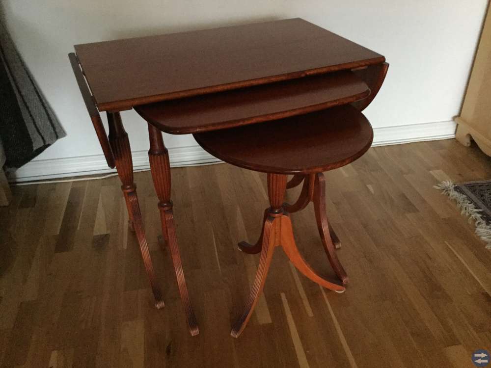 Satsbord tre styck i mahogny