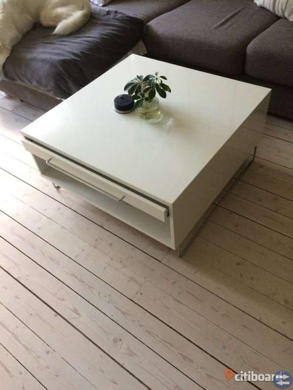 Vit högblankt soffbord från MIO