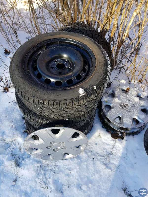 4st v.däck dubb. Mycket Fina. 205/55 r16 G.frost