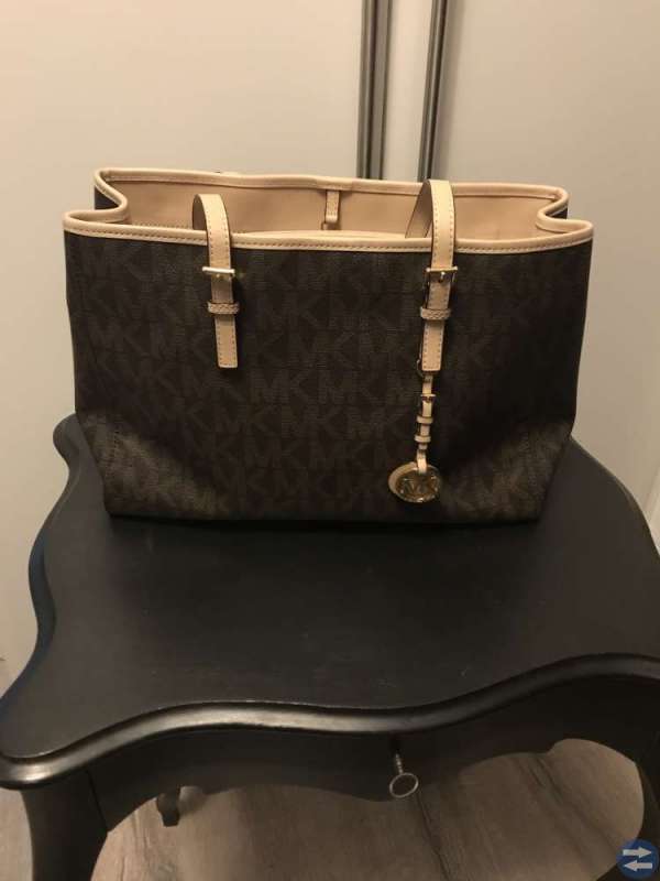 Michael Kors Jetset aldrig använd Sundsvalltorget.se Michael Kors väska aldrig använd Kläder & Accessoarer i