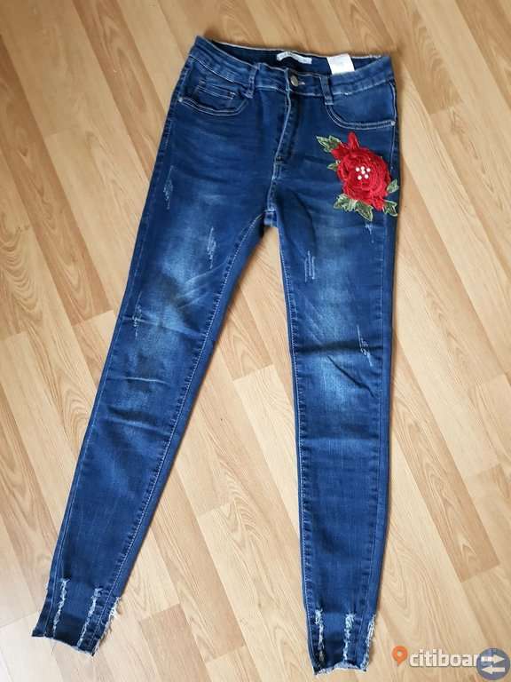 Gold sk, jeans med detalj (slim fit)