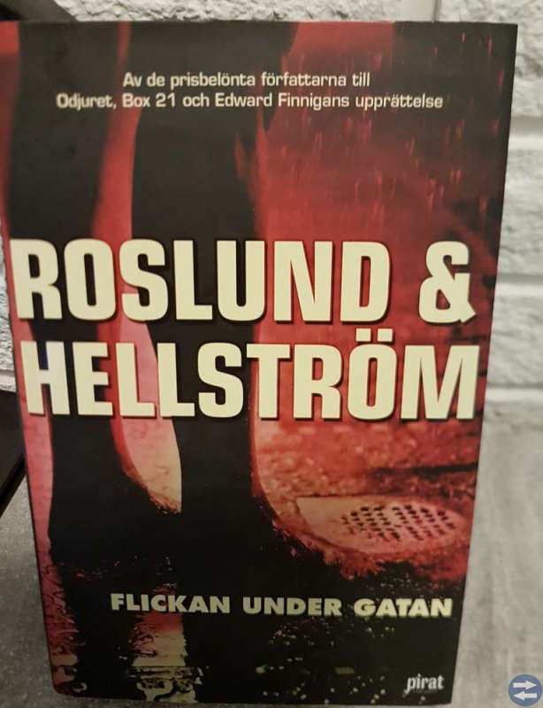 Flickan under gatan av Roslund & Hellström Inbunde