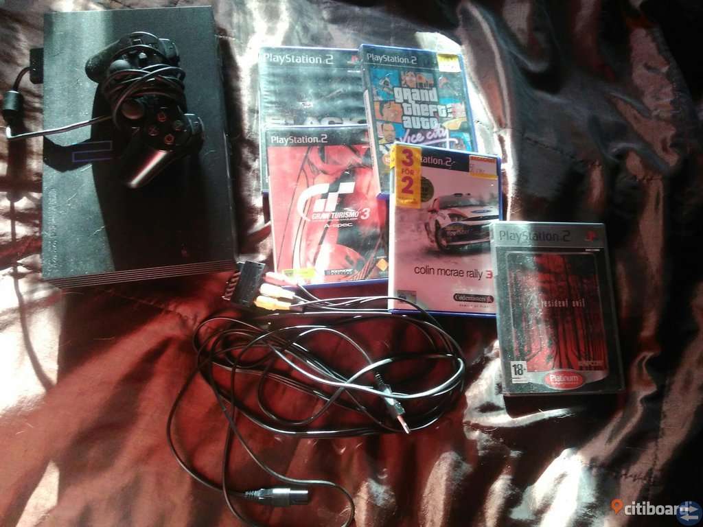 Playstation 2 med en kontroll