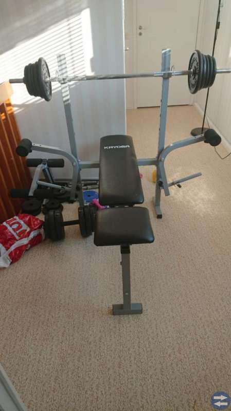 Bänkpress med skivstång/vikter
