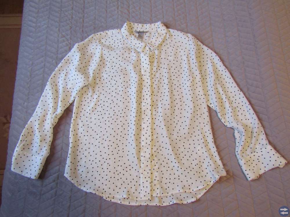 Blus, vit med svarta prickar