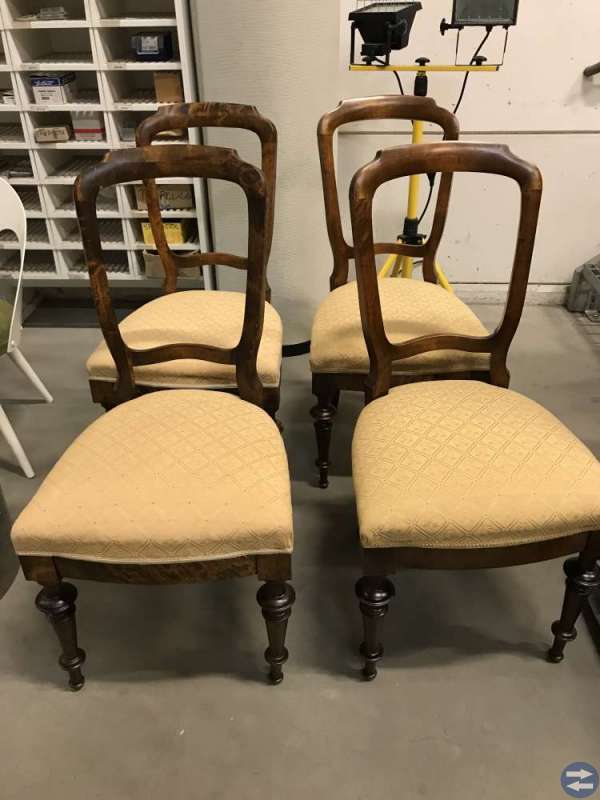 4 st stolar nya fast gamla