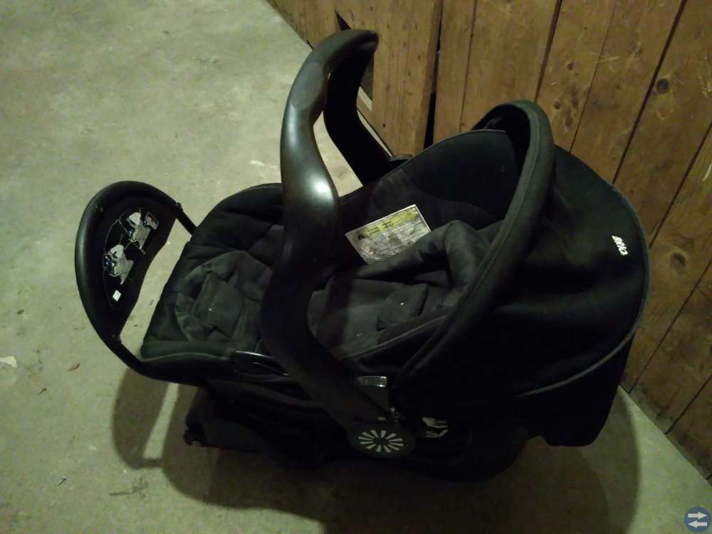 Brio babyskydd inkl fäste plus BOZZ babysitter