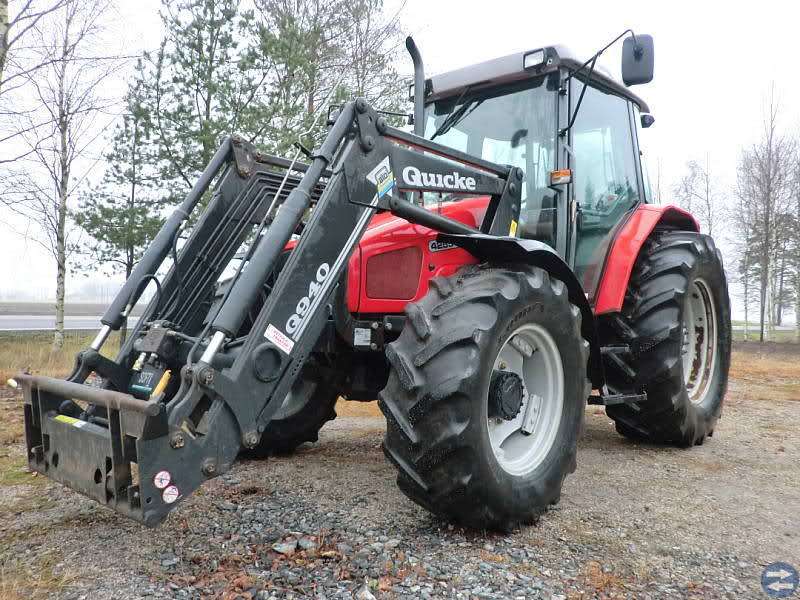 Traktor med frontlastare köpes, max 20000kr!