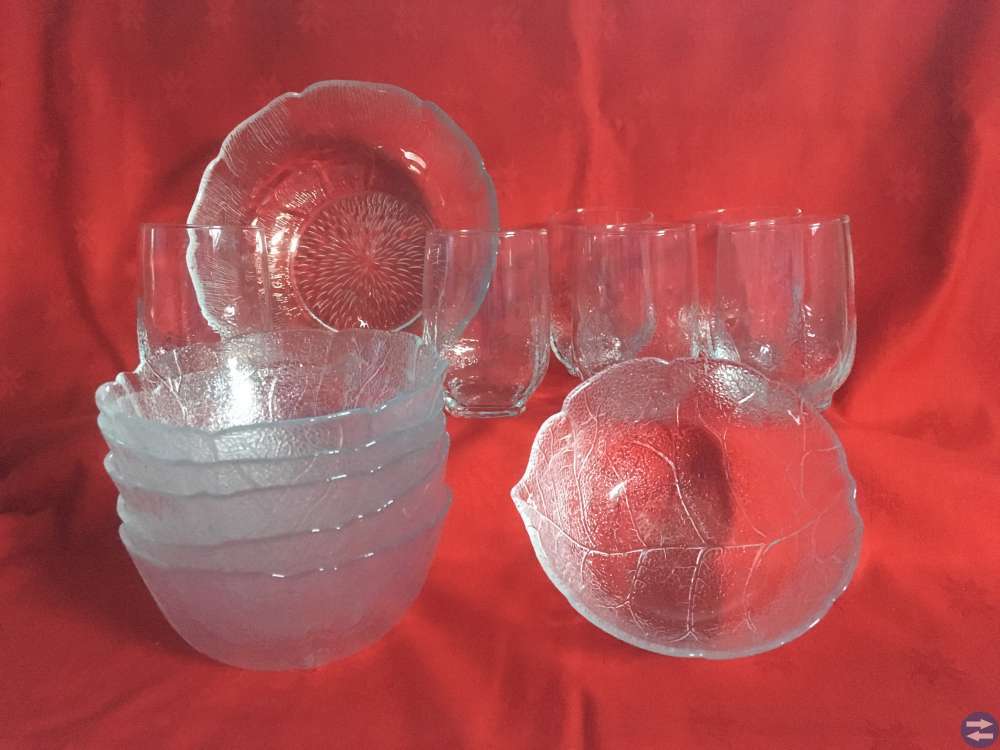 6 st glas och efterrättsskålar + större skål