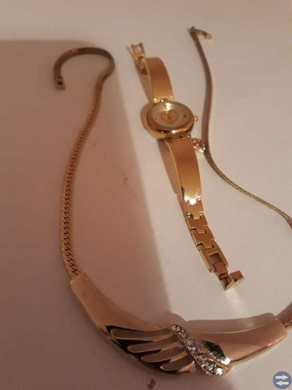 Damklocka o halsband inte guld