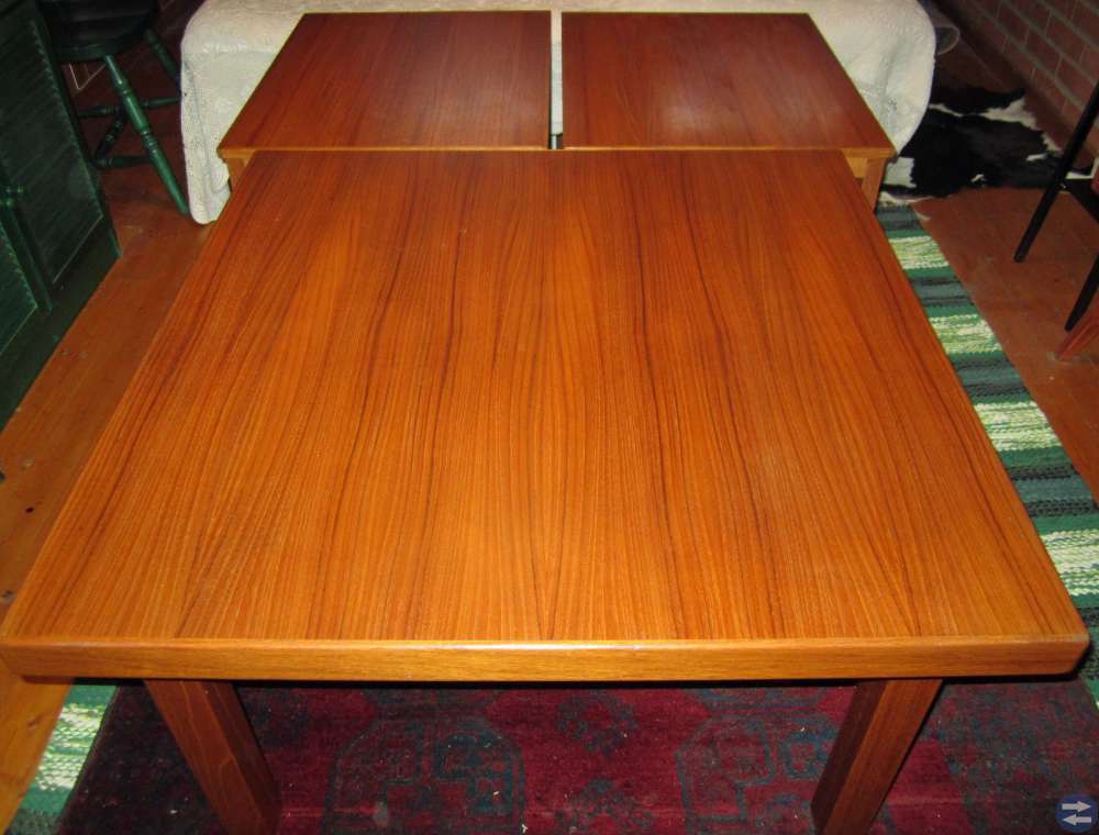 Soffbord + två hörnbord i teak