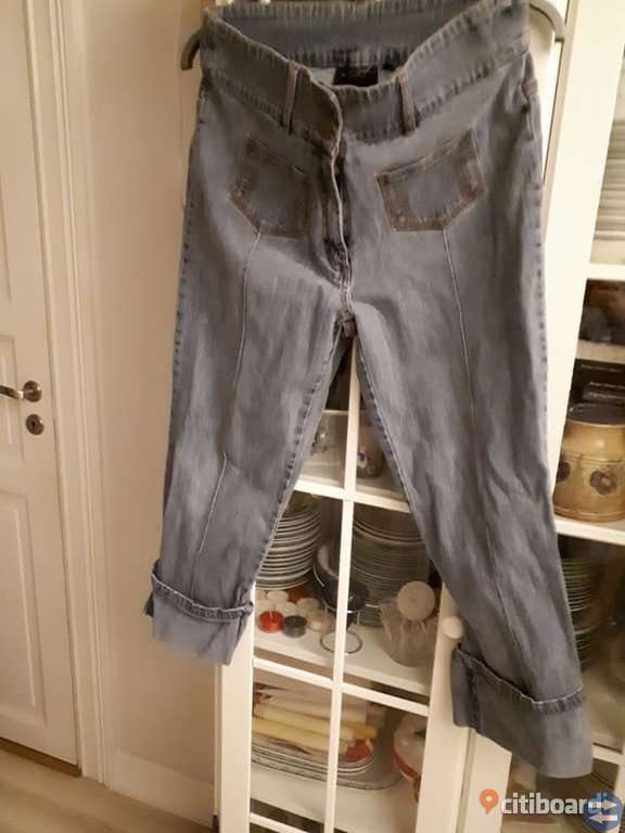 Trekvarts jeans säljes