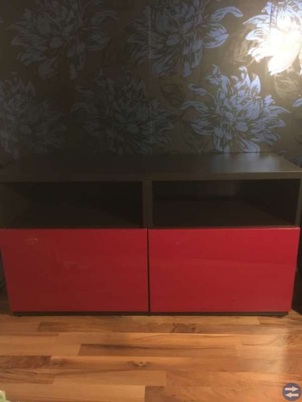 Tv-bänk